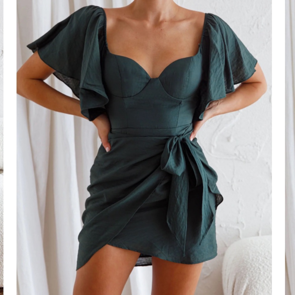 selfie leslie green aphrodite dress